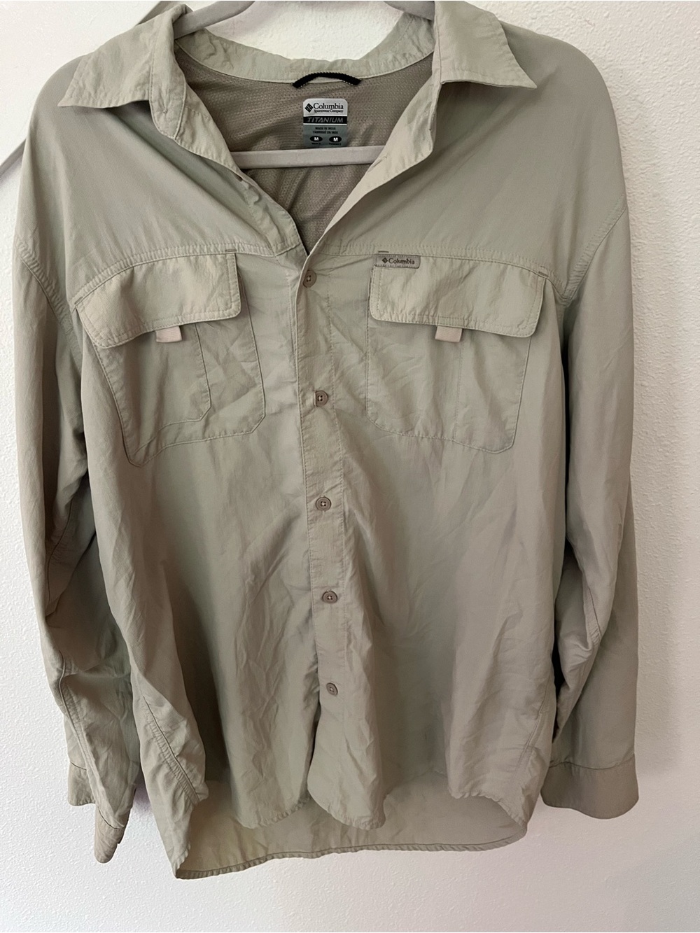Columbia Men's Lightweight Button-Up Shirt Jacket in Sage